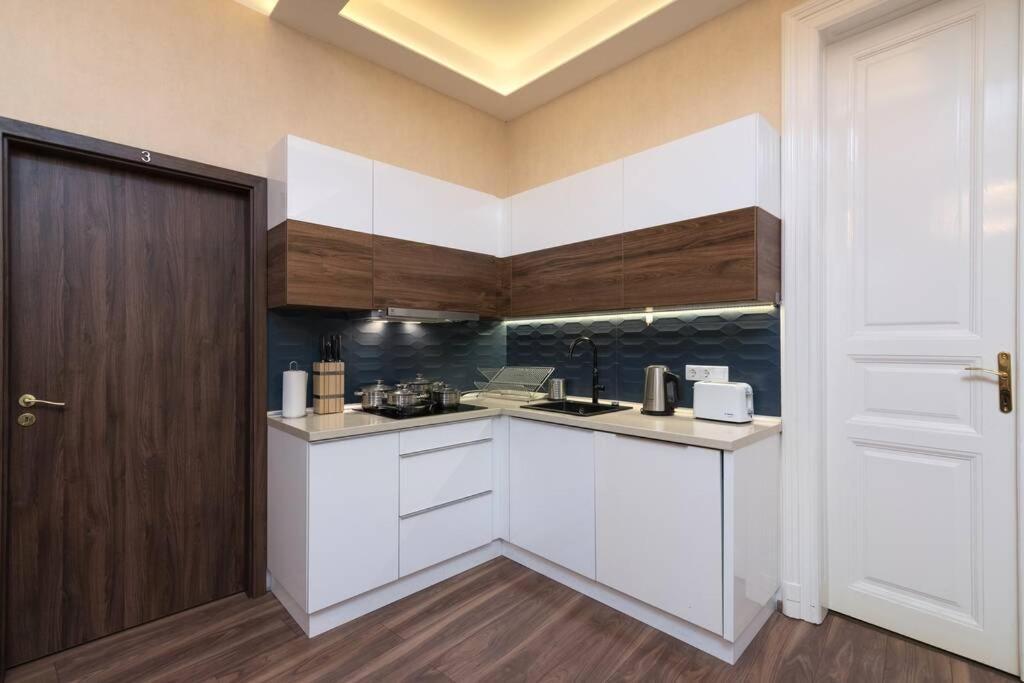Contemporary Hidden Gem Art-Deco Residence บูดาเปสต์ ภายนอก รูปภาพ