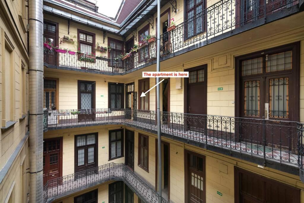 Contemporary Hidden Gem Art-Deco Residence บูดาเปสต์ ภายนอก รูปภาพ