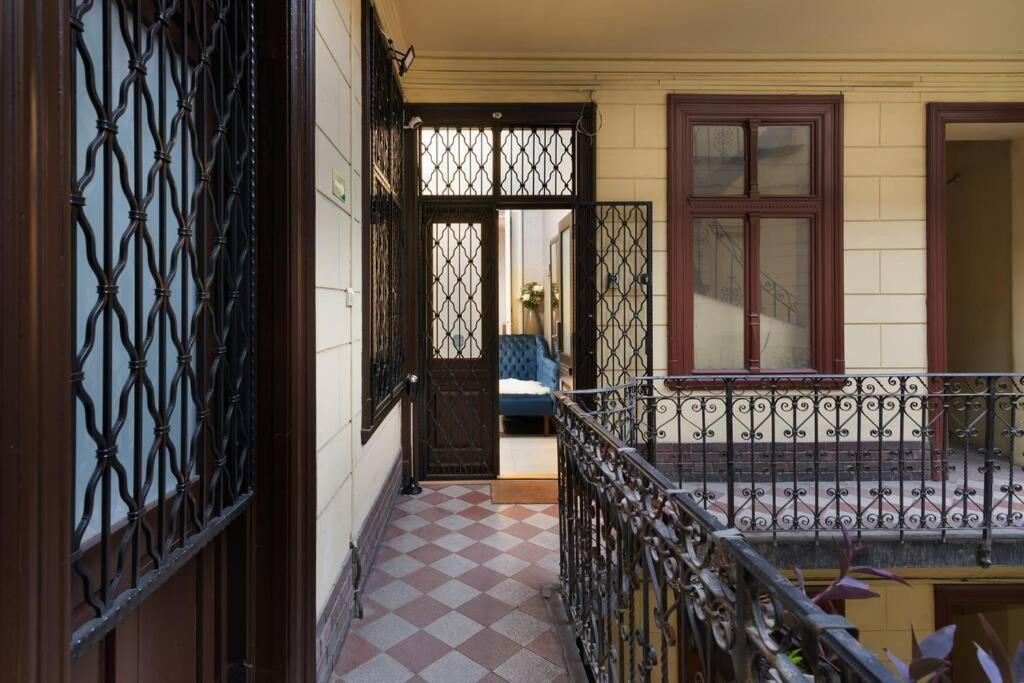 Contemporary Hidden Gem Art-Deco Residence บูดาเปสต์ ภายนอก รูปภาพ