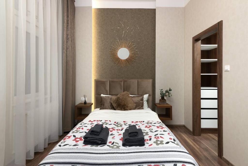 Contemporary Hidden Gem Art-Deco Residence บูดาเปสต์ ภายนอก รูปภาพ